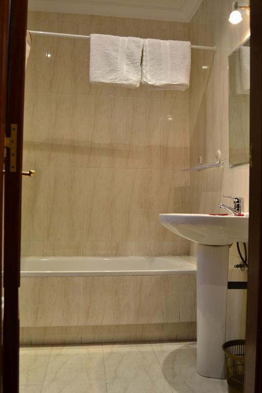 Pension Residencia Buenos Aires Vigo Exteriör bild