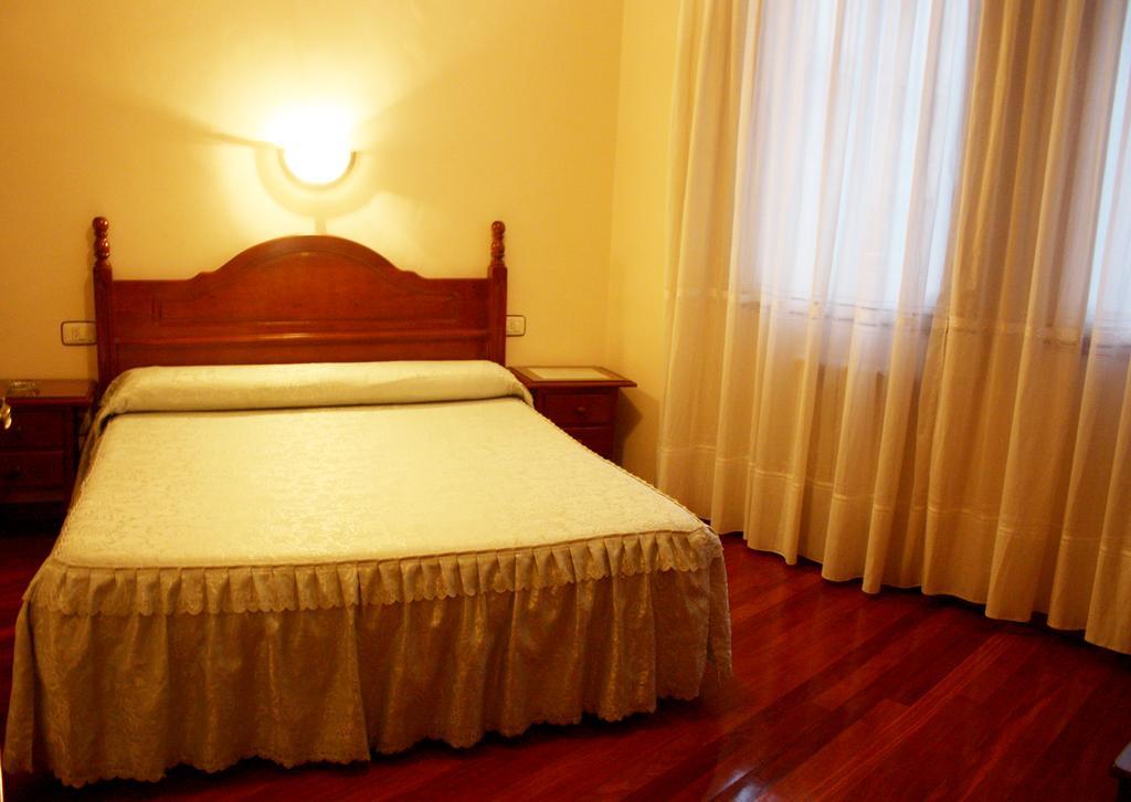 Pension Residencia Buenos Aires Vigo Exteriör bild