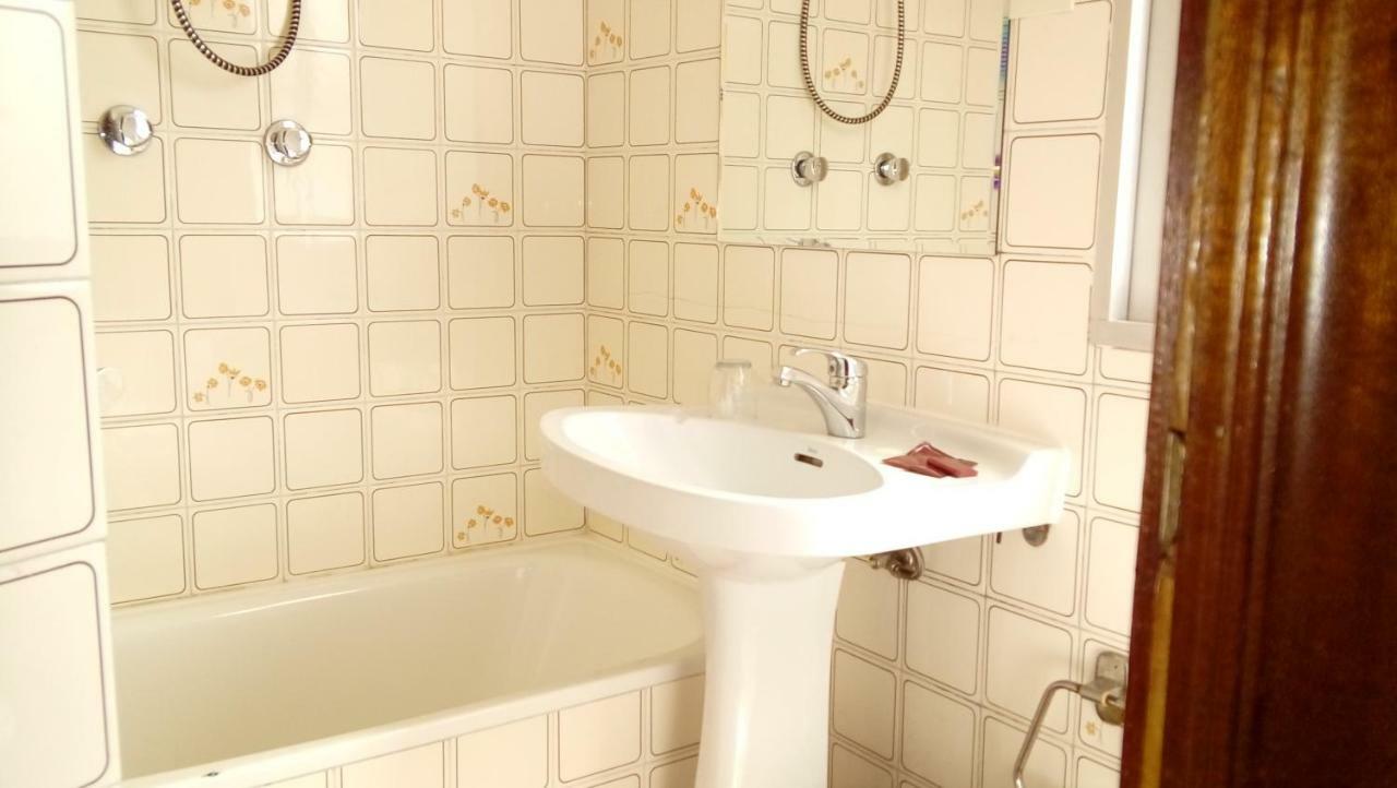 Pension Residencia Buenos Aires Vigo Exteriör bild