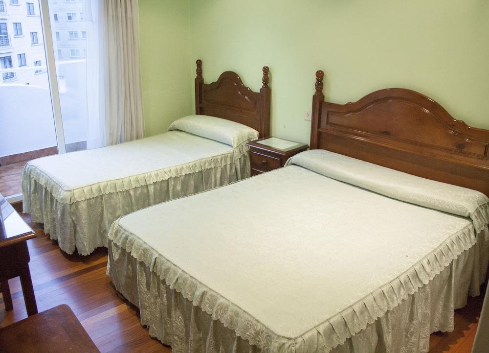 Pension Residencia Buenos Aires Vigo Exteriör bild